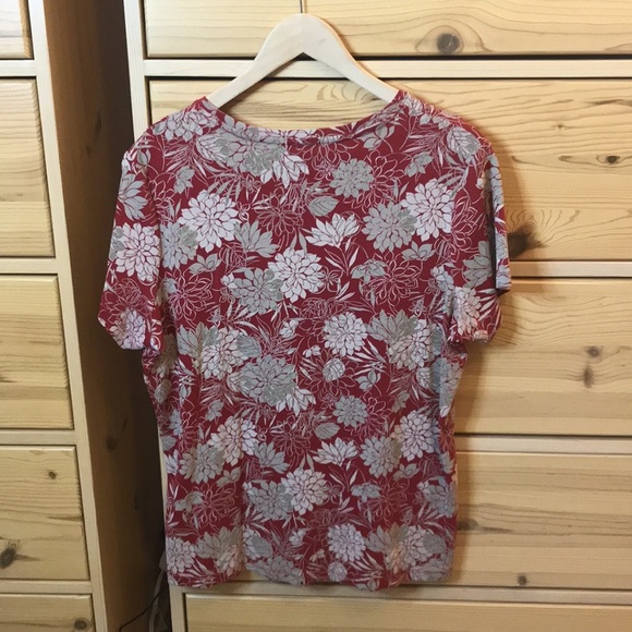 St. Johns Bay Red Floral Print T-Shirt Blouse Crewneck Size XL - Picture 6 of 6